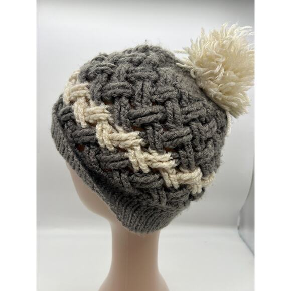 Chunky knit gray white beanie pom pom winter hat boho outdoors Small - Picture 5 of 7